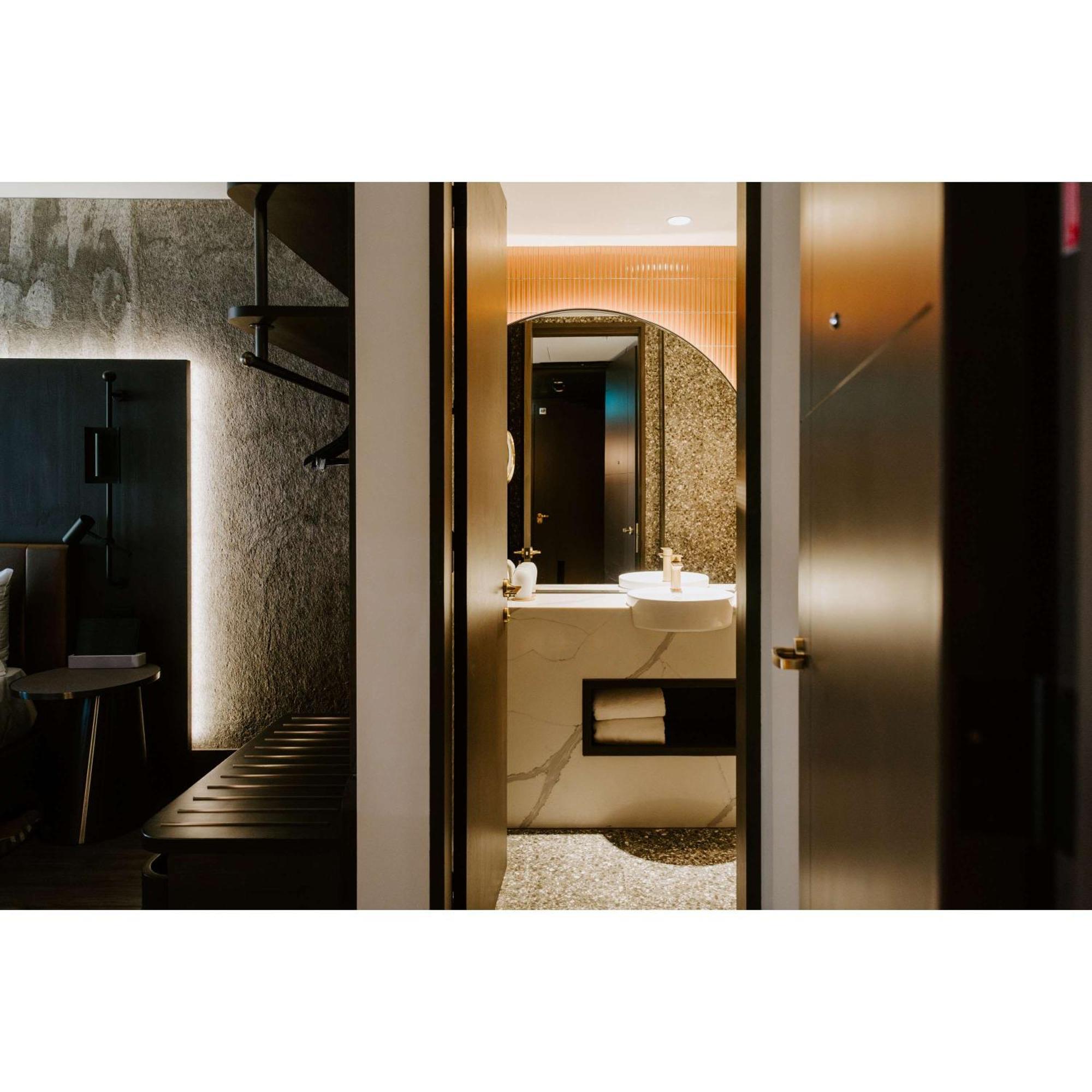 The Motley Hotel Richmond, Tapestry Collection By Hilton Melbourne Exterior photo